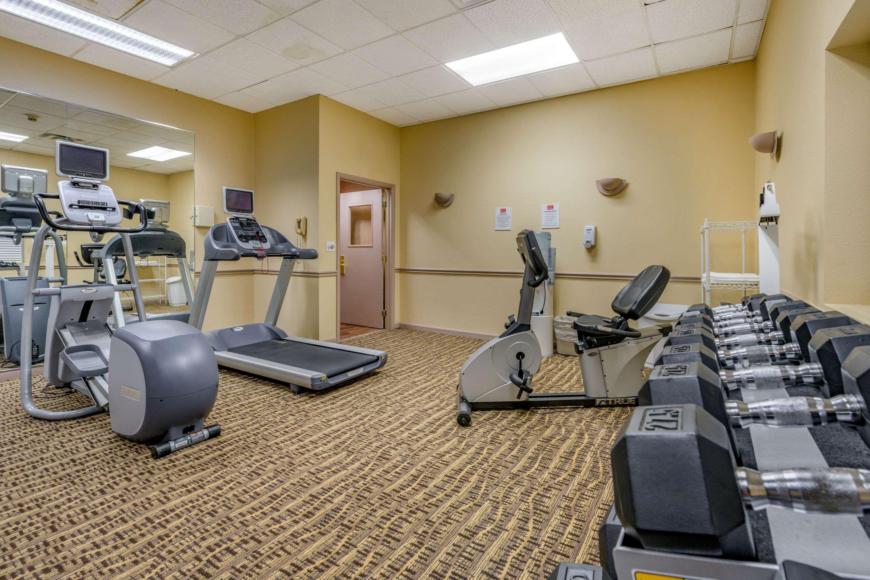 Econo Lodge Inn & Suites Triadelphia - Wheeling Buitenkant foto