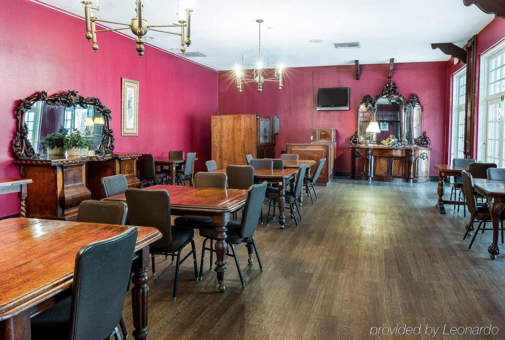 Econo Lodge Inn & Suites Triadelphia - Wheeling Buitenkant foto