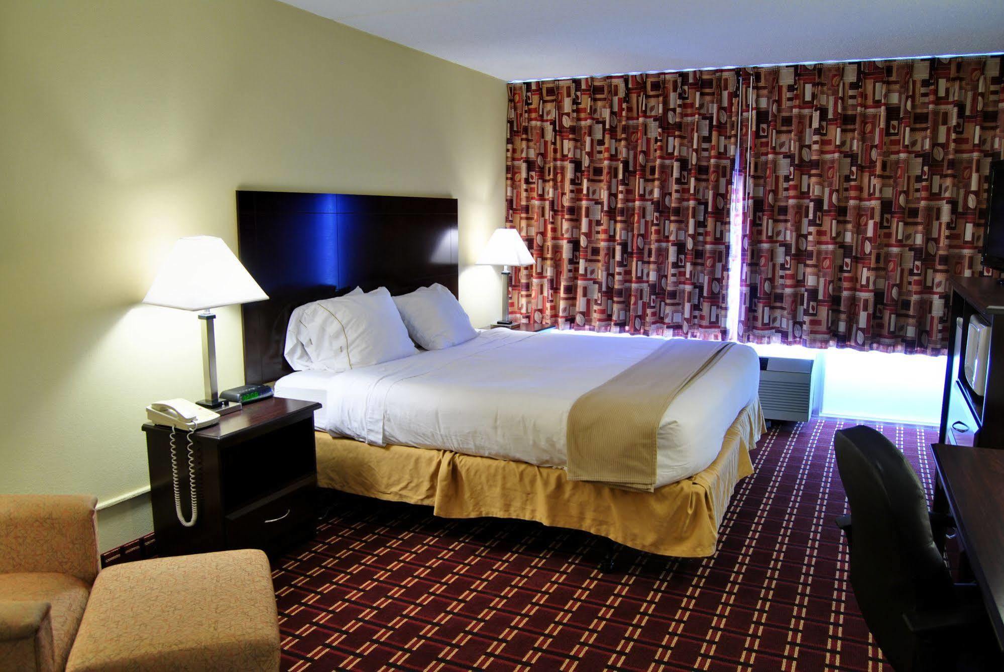 Econo Lodge Inn & Suites Triadelphia - Wheeling Buitenkant foto